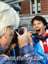 New York Marathon 2014 InterAir Luferin mit Finisher Medaille