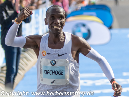 Eliud Kipchoge luft Weltrekord 2:01:39 Stunden Berlin 2018